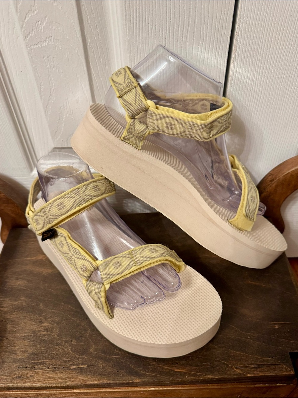 Teva Flatform Universal Womens Size 10